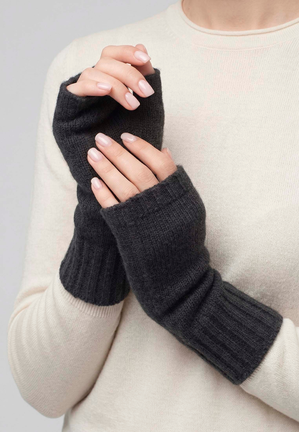 Митенки женские М813-24 графит
