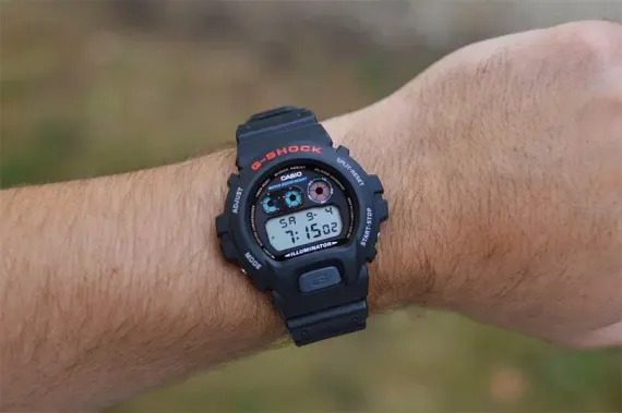 Наручные часы Casio DW-6900-1V