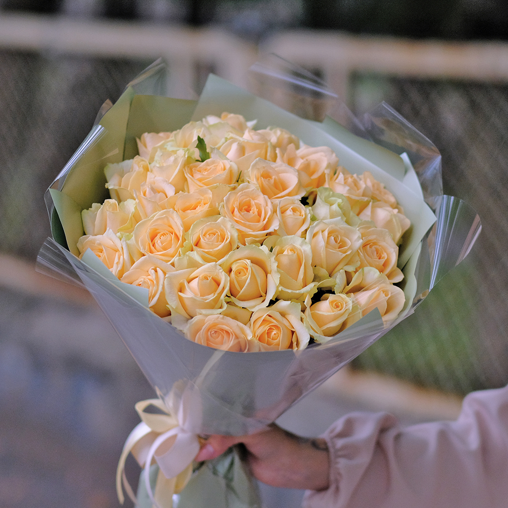 Букет 35 персиковых роз Peach Avalanche