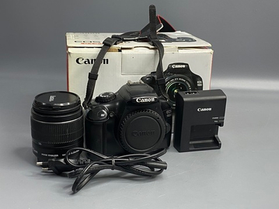 Canon EOS 1100D Kit 18-55mm 3.5-5.6 IS II 71 000 кадров.