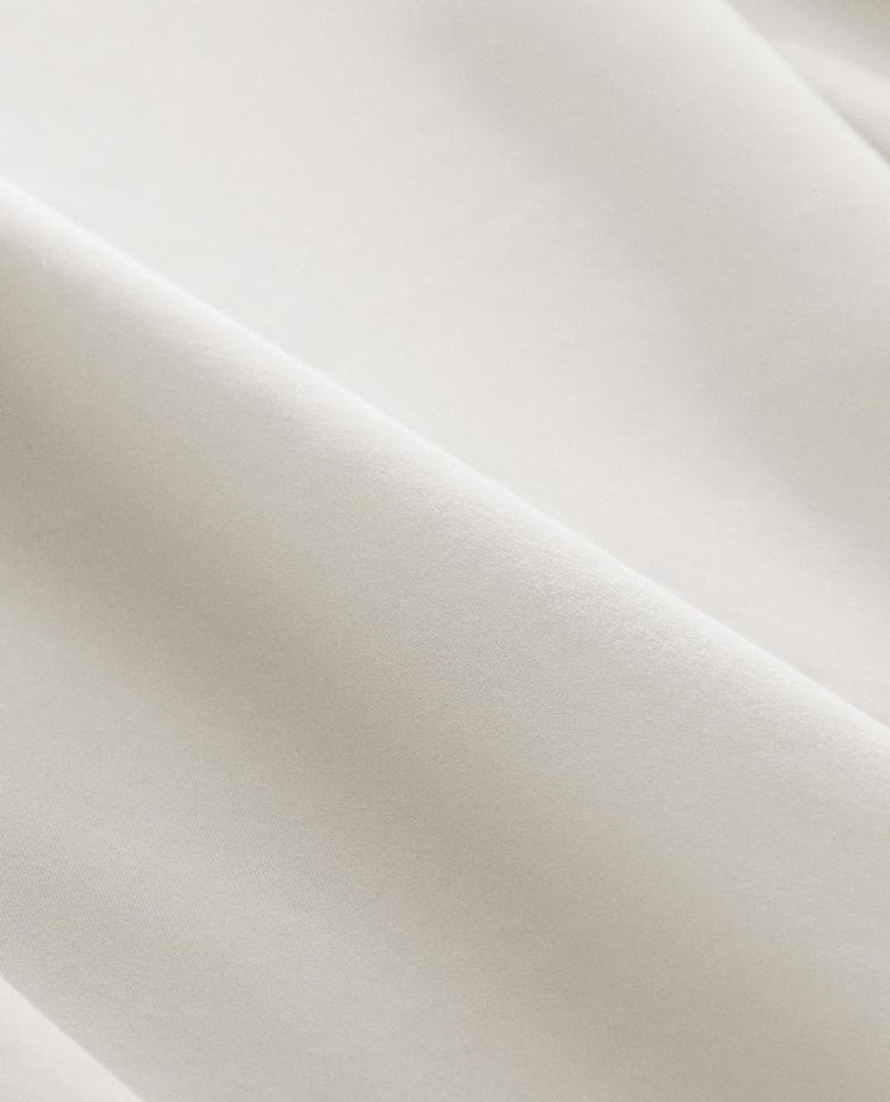 ZARA HOME НАТЯЖНАЯ ПРОСТЫНЯ ИЗ САТИНА | ВЫСОТА 30 СМ (300 НИТЕЙ), БЕЛЫЙ