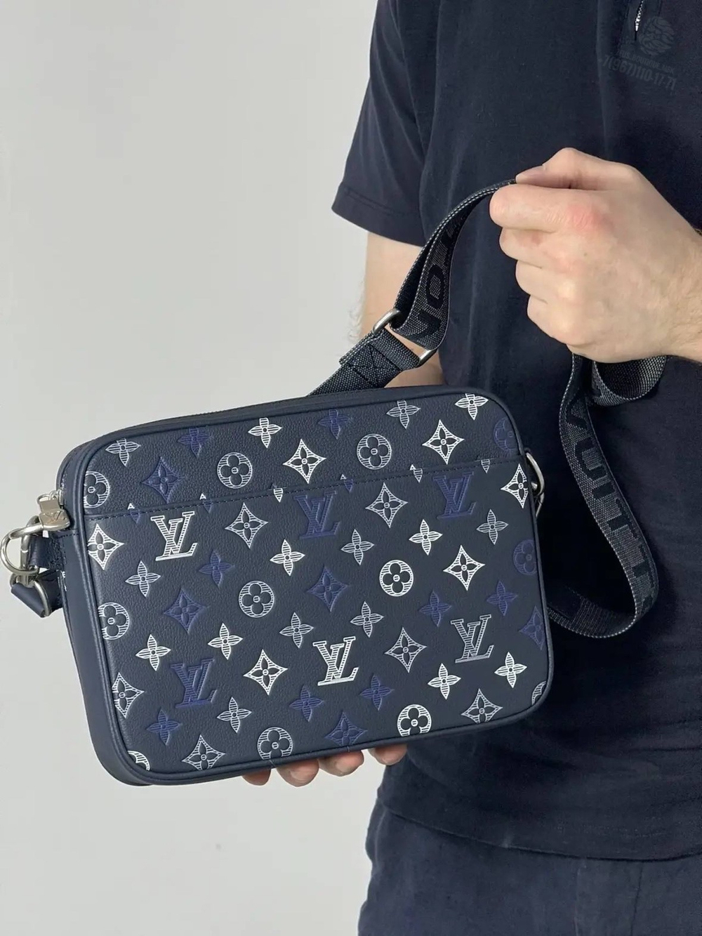 Сумка через плечо/мессенджер Louis Vuitton Trio