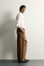 БРЮКИ RELAXED FIT С КОНТРАСТНОЙ ПРОСТРОЧКОЙ — ZARA