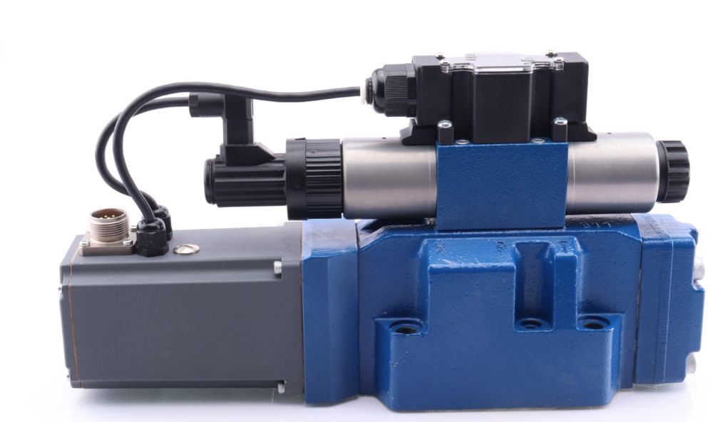 4WRTE16V1-125L-4X/6EG24ETK31/A1M - Пропорциональный быстродействующий распределитель с обратной связью по положению золотника и со встроенным усилителем (OBE), Ду16, A1 = ±10 В, номинальный расход 125 л/мин, схема V1-, каналы управления ET = X и Y - внутренние