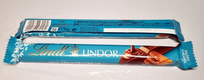 Плитка молочного шоколада с начинкой карамель-морская соль Lindt Lindor 38 г 2 шт (Из Финляндии)
