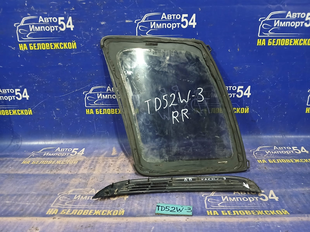 Стекло багажника правое SUZUKI ESCUDO 2000