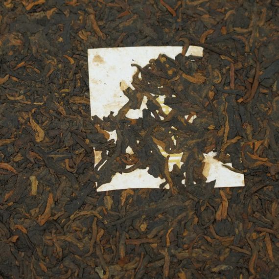 Herbata Shu Pu'er 2020 „Czarne złoto” z fabryki Zhoushi, 357 g