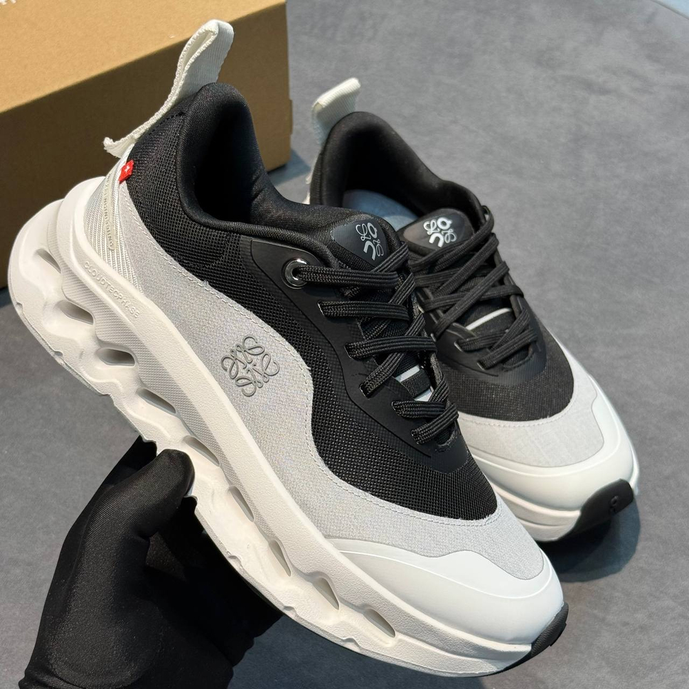 Кроссовки On Running x Loewe