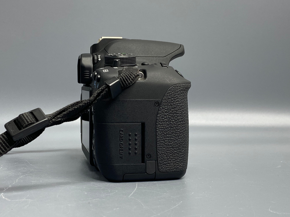 Canon EOS 700D kit 18-55mm IS STM 1.500 кадров