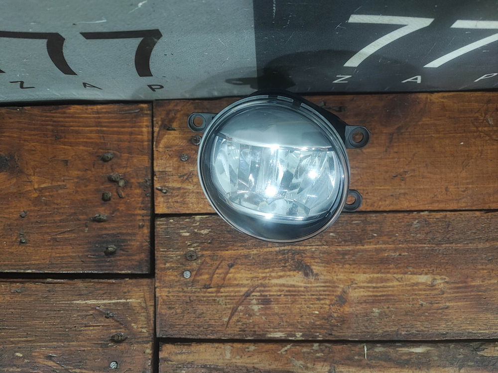 ПТФ передняя правая LED Land Cruiser Prado 150 17-нв Б/У Оригинал 8121048051