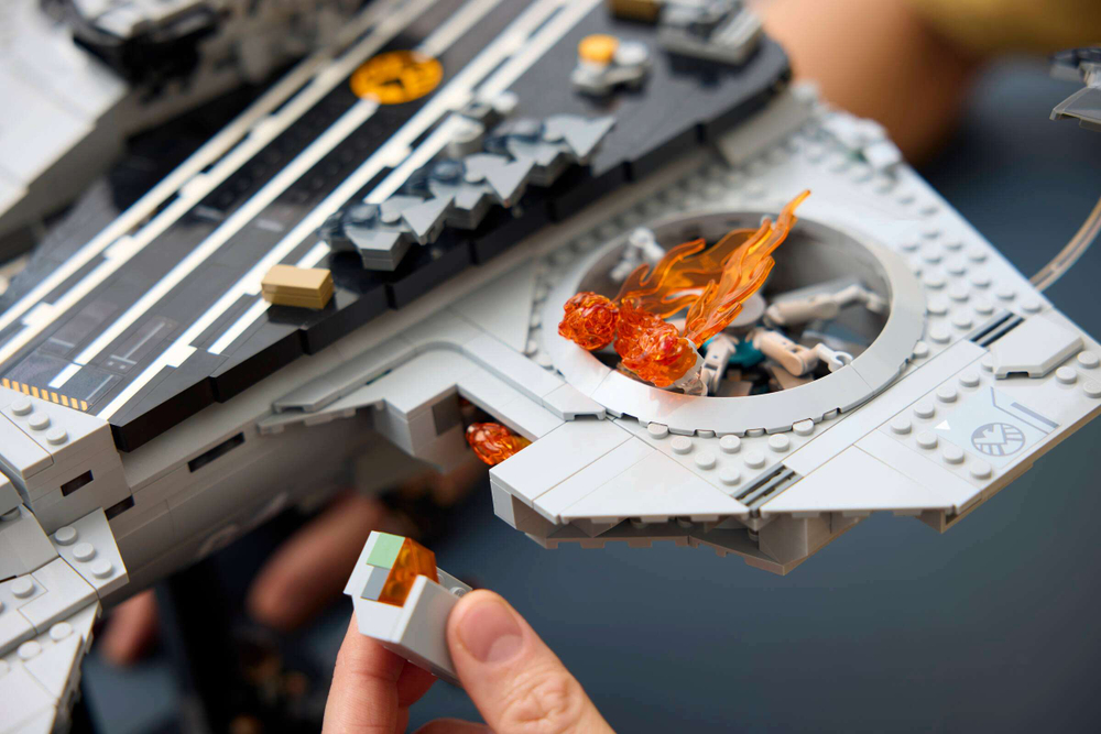 Конструктор LEGO Marvel 76354 S.H.I.E.L.D. Helicarrier
