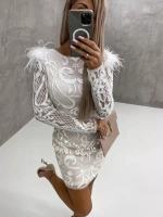платье с перьями и пайетками