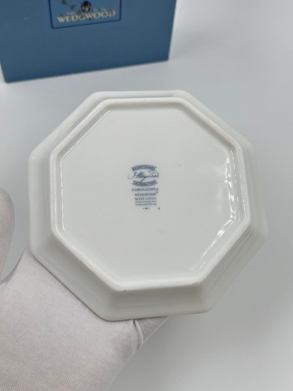 Тарелка декоративная Wedgwood, Cornucopia