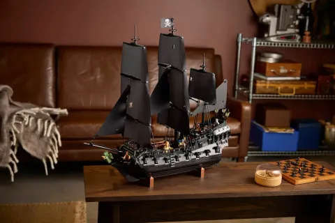 Конструктор LEGO Icons 10365 Пиратский корабль капитана Джека Воробья