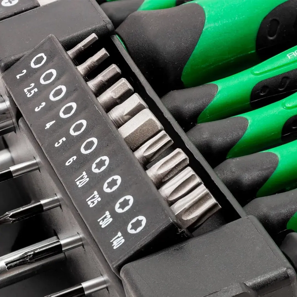 Отвертки в комплекте с битами, набор 37пр. RockFORCE RF-7037