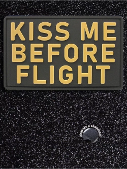 Шеврон на липучке Kiss me before flight