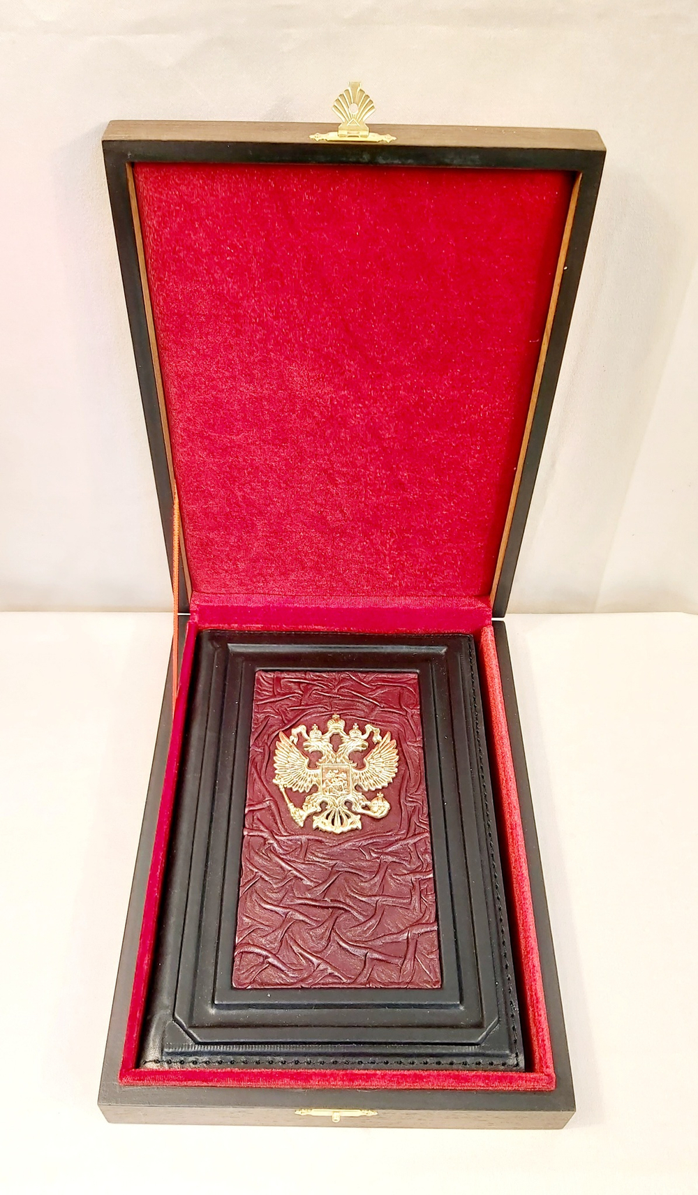 Ежедневник А5 «Герб РФ» (съемная обложка из натуральной кожи) в футляре
