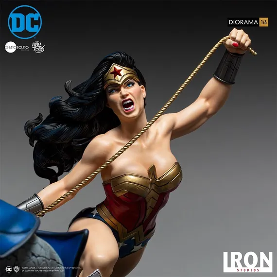 Wonder Woman vs Darkseid diorama - DC Comics - Iron Studios