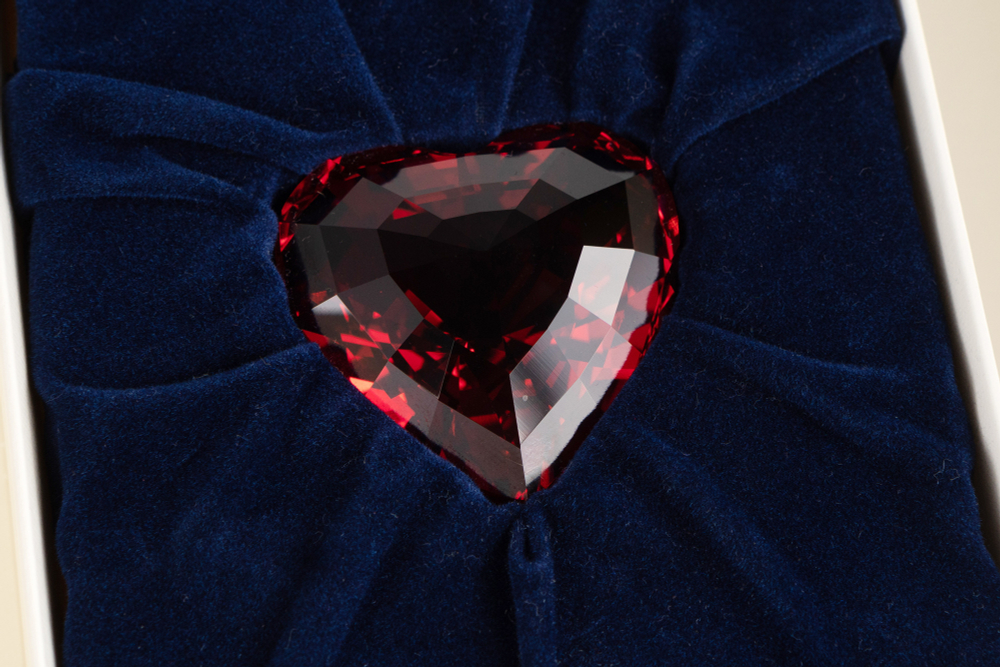 Пресс-папье Swarovski в виде сердца красного цвета