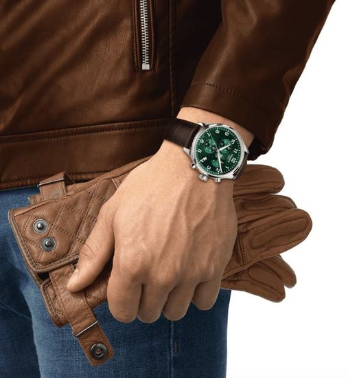 Мужские швейцарские часы Tissot T116.617.16.062.00 на руке