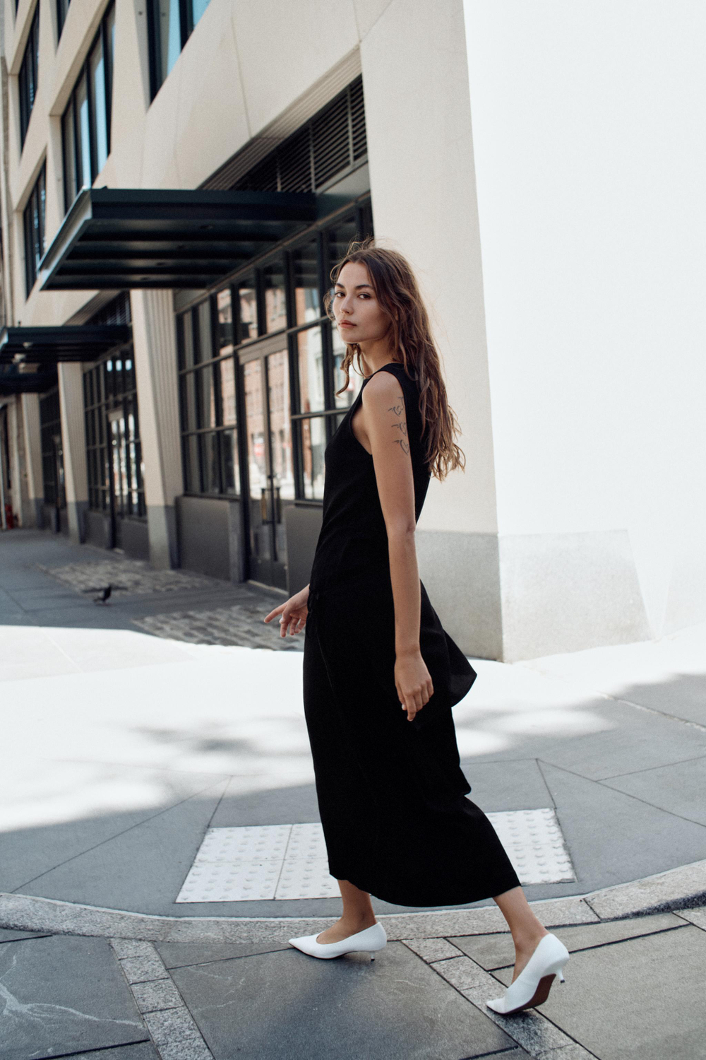 ПЛАТЬЕ БЕЗ РУКАВОВ С КУШАКОМ — ZARA