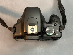 Canon 1000D kit 18-55mm 3.5-5.6 IS 2.500 кадров