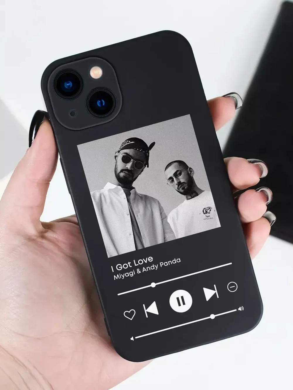 Чехол на iPhone 13 с принтом