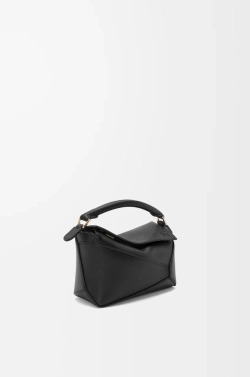 Loewe Мини-сумка Puzzle Edge из мягкой зернистой телячьей кожи, черный