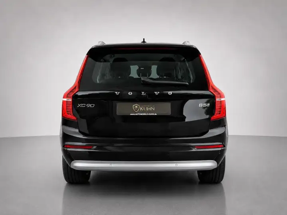 Volvo XC90 2.0 B5 AWD Momentum Pro (7 мест)