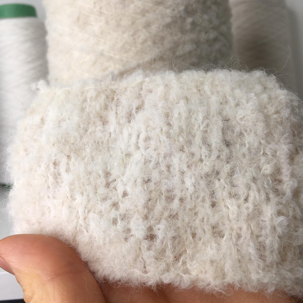 ESKIMO UNITO - Lineapiu'; 13% меринос, 34% альпака Superfine, 15% п/а, 38% акрил; 400м/100гр; Букле; col. MC721, цвет: сиреневый; S722; Есть бобинки: 400, 250 гр MPK