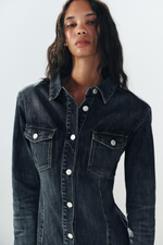 ДЖИНСОВОЕ МИНИ-ПЛАТЬЕ TRF С НАКЛАДКАМИ НА ПЛЕЧАХ — ZARA