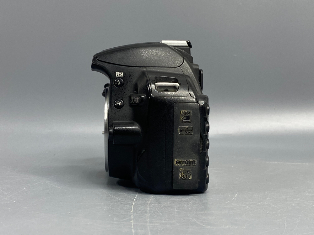 Nikon D3100 отходит отсек SD