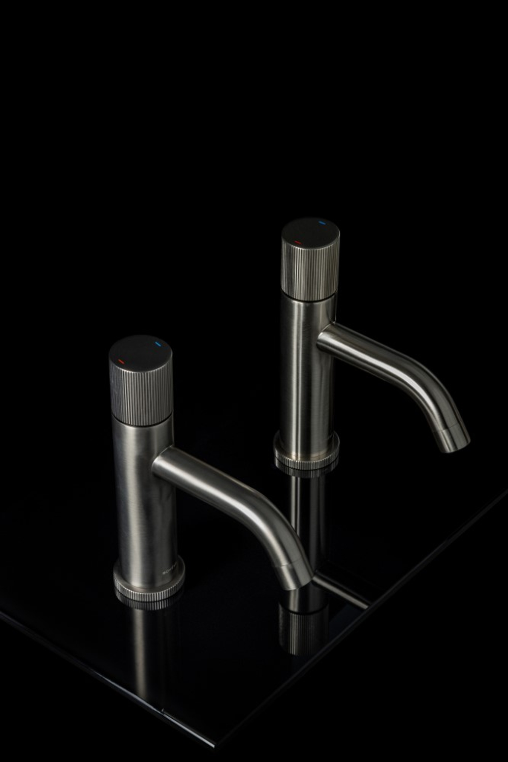 Смеситель STICK для умыв. низ. Gun Metal LINEA