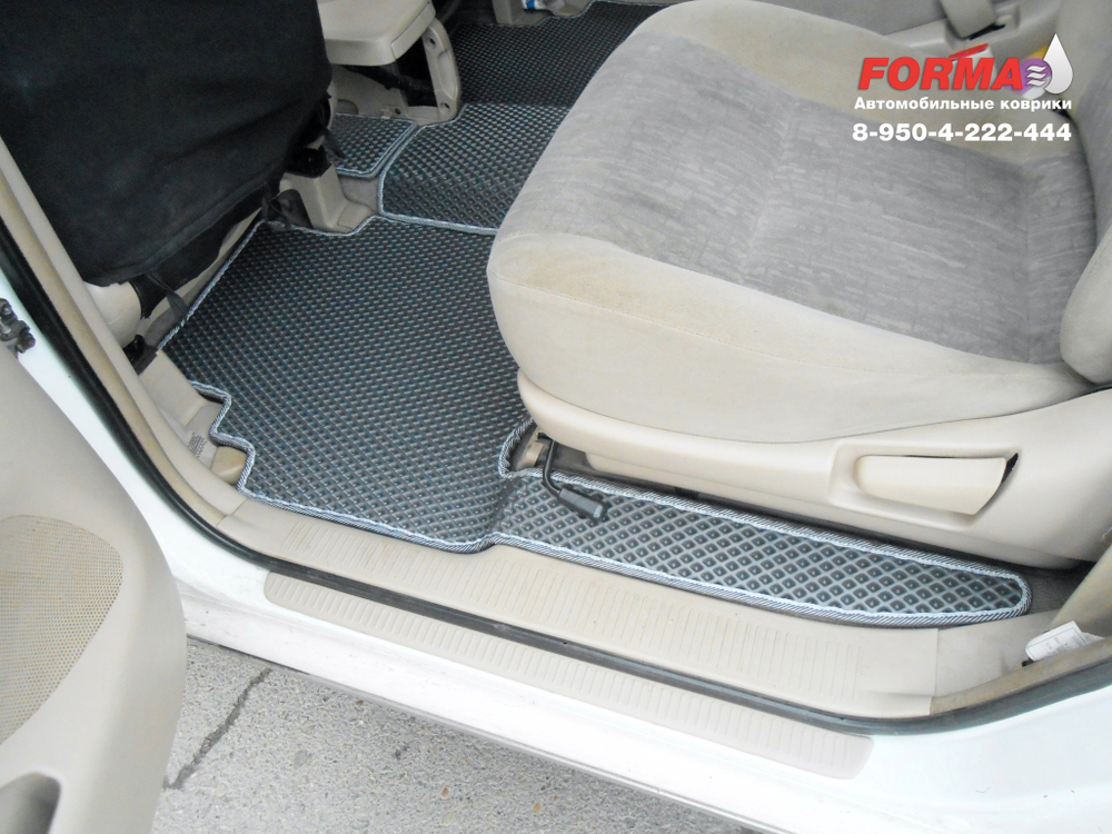 Toyota Gaia XM15 4WD комплектация с капитанскими креслами