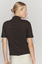 ФУТБОЛКА С ВОРОТНИКОМ-СТОЙКОЙ И ПУГОВИЦАМИ — ZARA