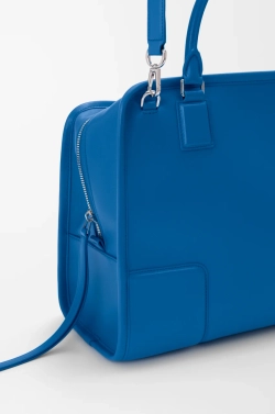 Loewe Большая сумка Amazona 180 из мягкой телячьей кожи, ярко-синий