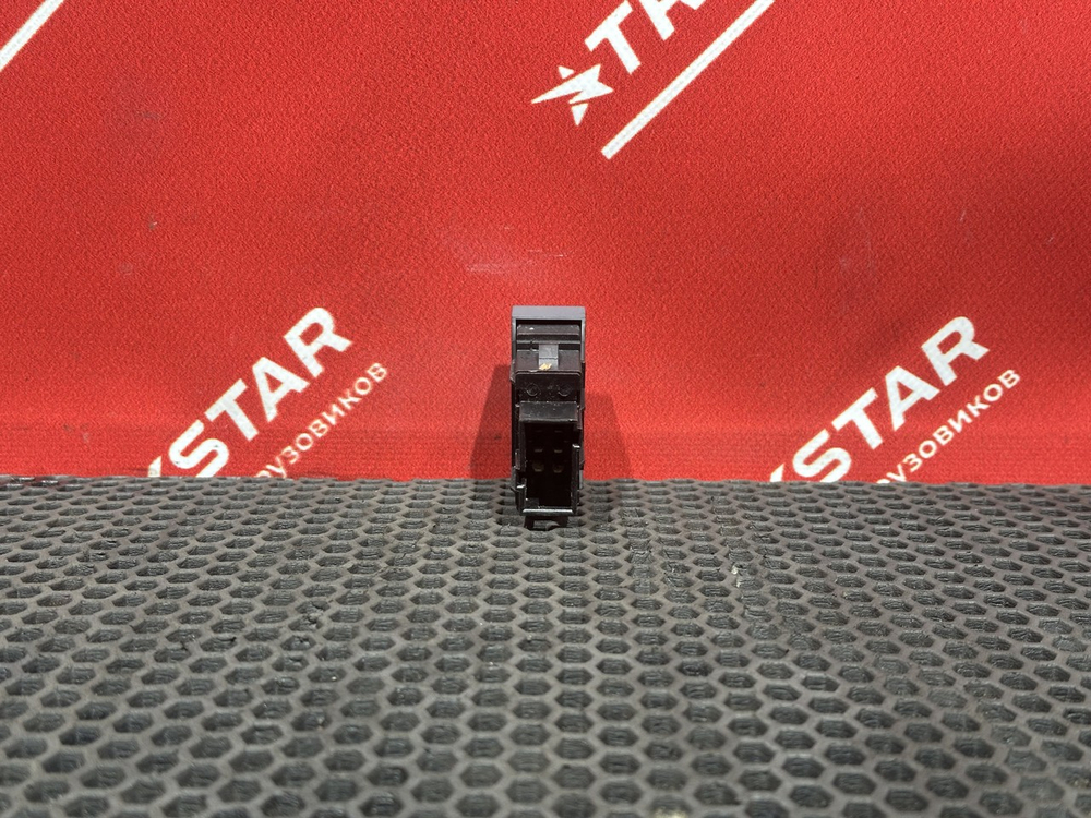 Кнопка внутреннего освещения 2023г.