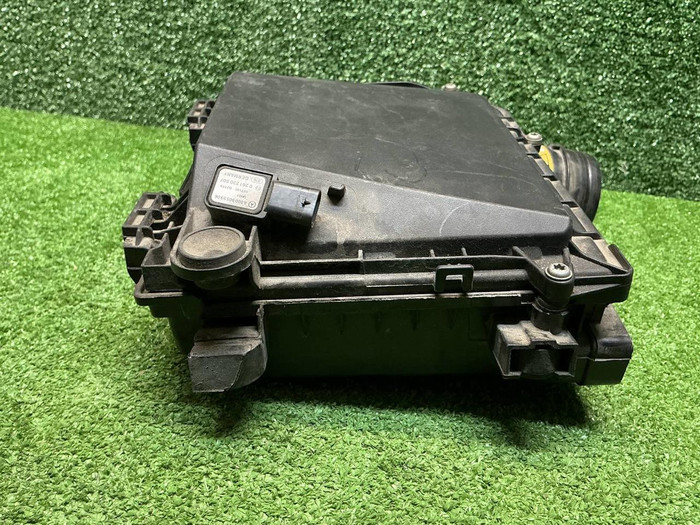 Корпус воздушного фильтра Mercedes C w205 (14-23)