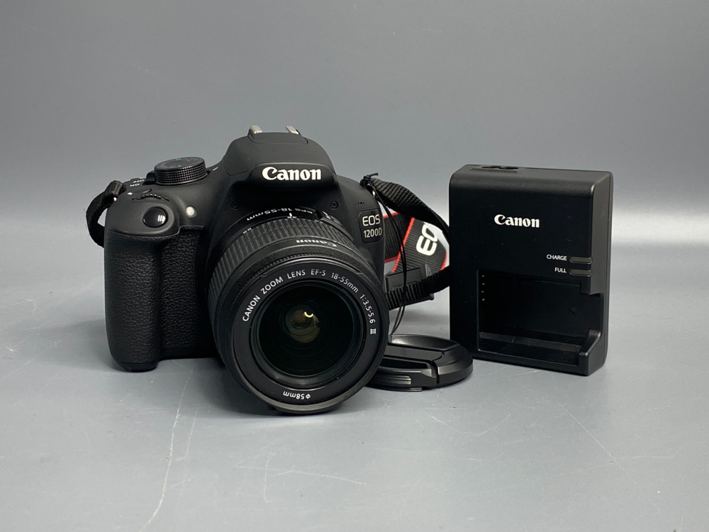 Canon 1200D kit 18-55mm III 3000 кадров