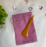 Массажер для зоны вокруг глаз Лопатка «Gua sha», цвет кораловый, в холщевом мешочке, 11,5*3см/20,4гр