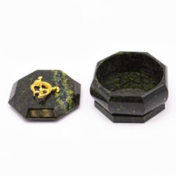 Шкатулка из змеевика