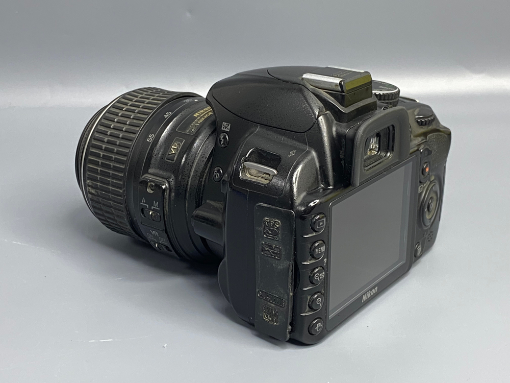 Nikon D3100 Kit 18–55mm — 70 200 кадров