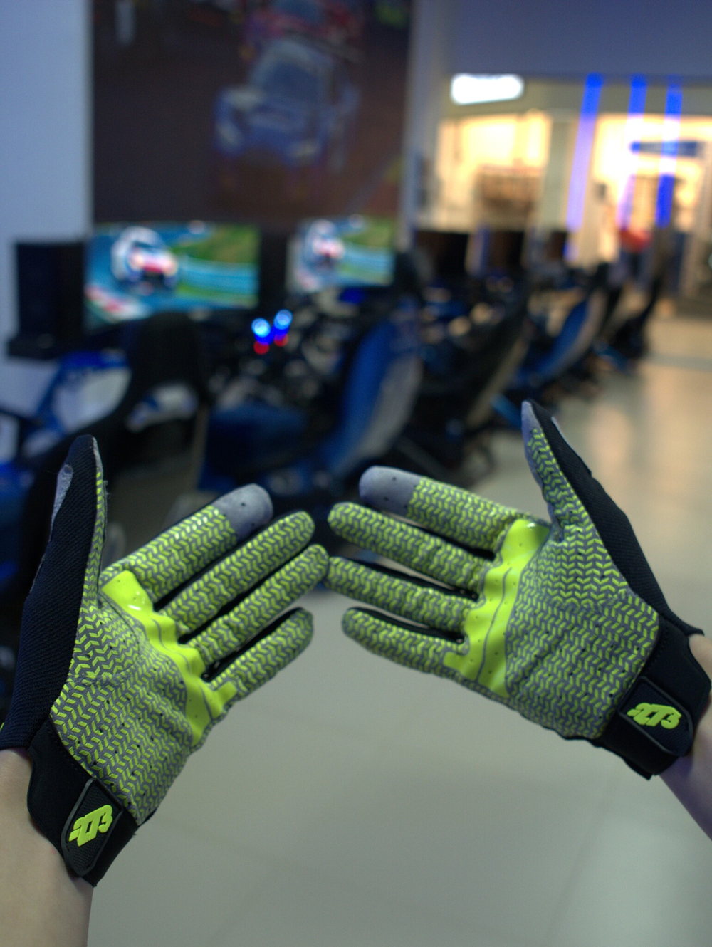 Перчатки для симрейсинга -273 SIM Glove вид тыльной стороны