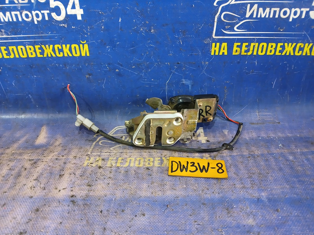 Замок двери задней правой MAZDA DEMIO 1998