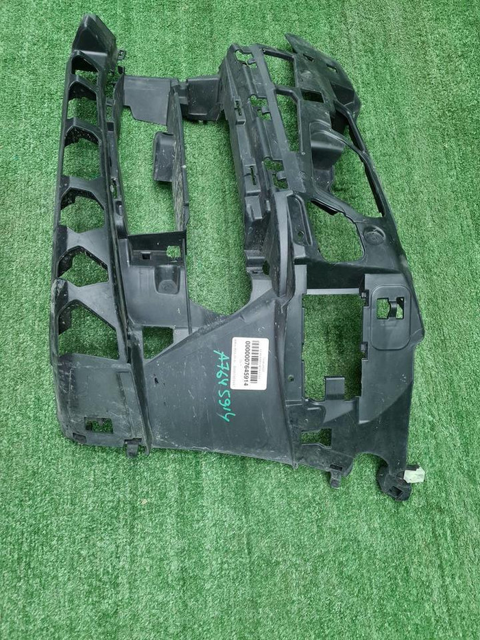 Кронштейн переднего бампера BMW 5er G30 (17-20)