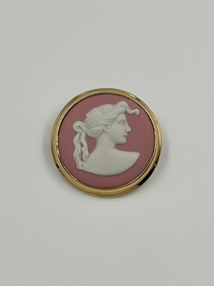 Брошь Wedgwood розовая