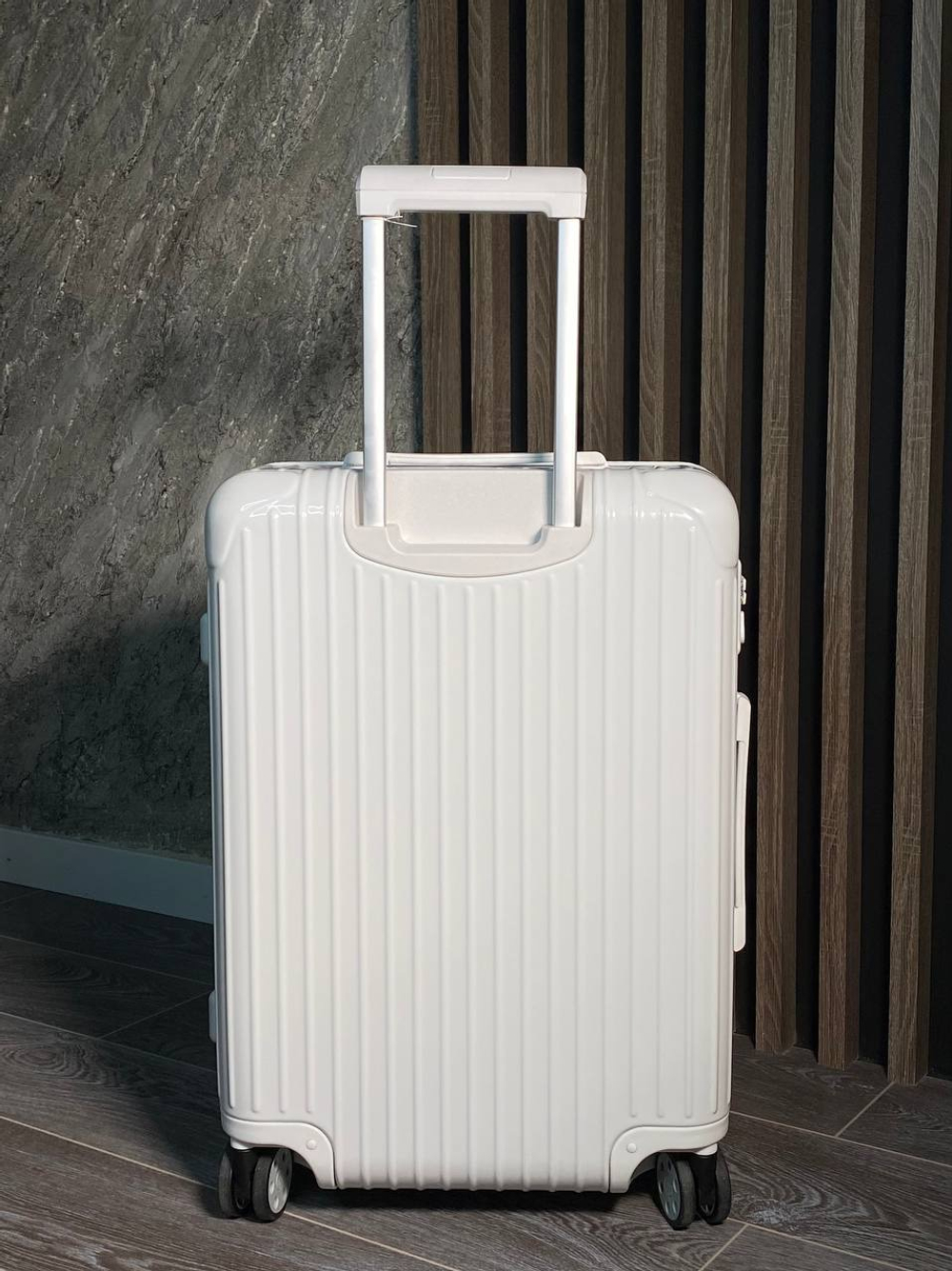 Чемодан Rimowa Essential