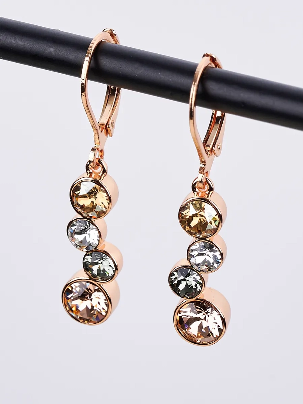 Серьги-подвески Эльза с кристаллами Swarovski шампань