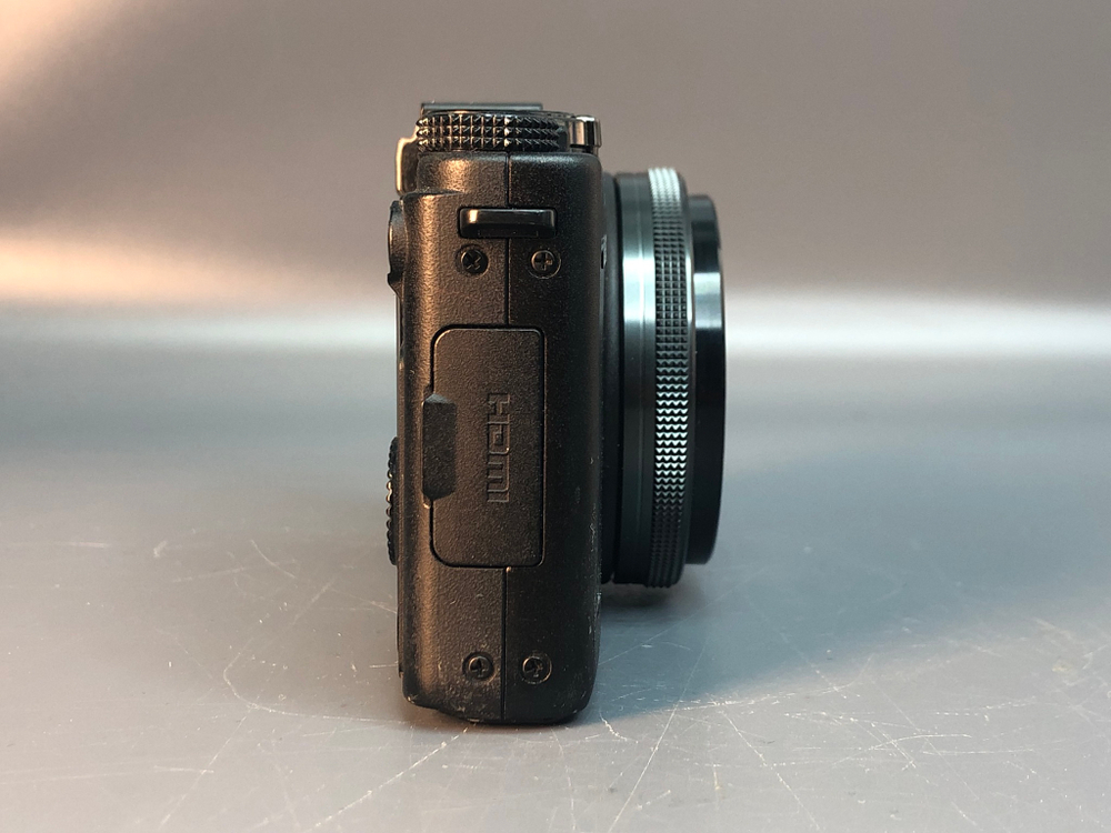 Olympus XZ-1 не закрывается крышка АКБ, работает даже с открытой крышкой