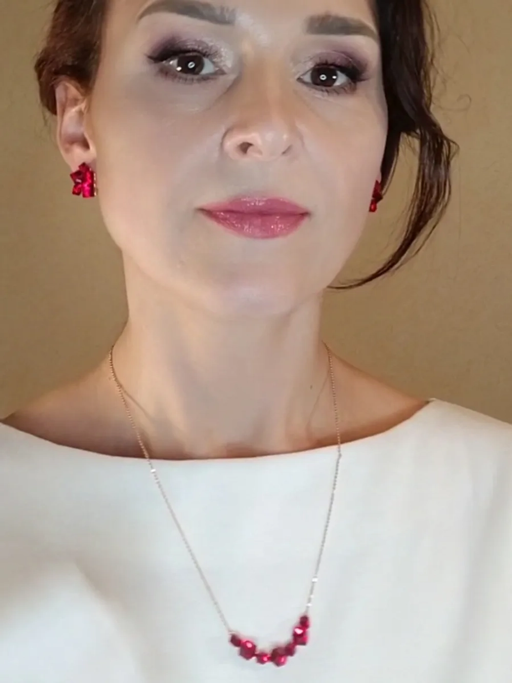 Колье дуга Мираж с красными кристаллами Swarovski